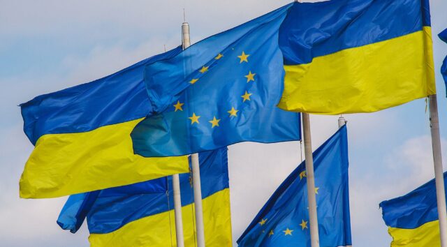 Kauppakamarikysely: Reilu kolmannes suomalaisista vientiyrityksistä kiinnostunut Ukrainan jälleenrakennuksesta